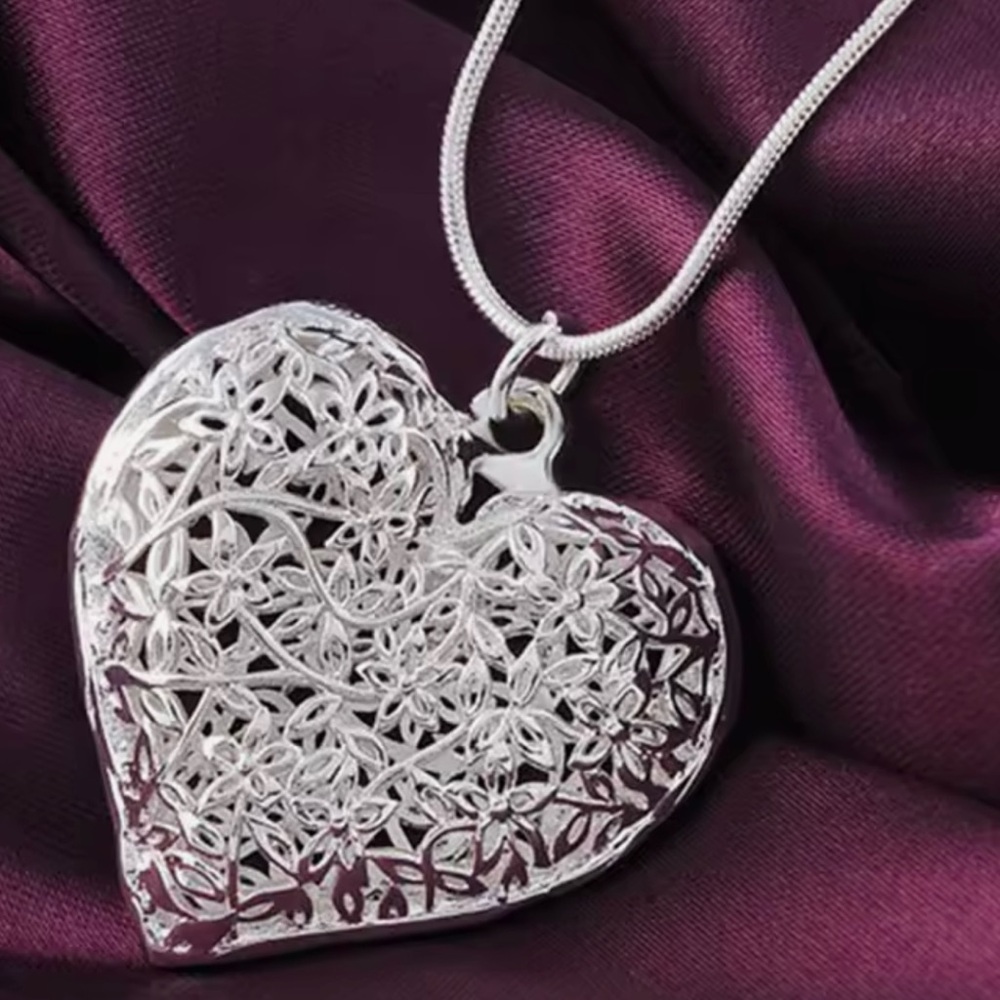 Elegant 925 Sterling Silver Heart Pendant Locket Necklace